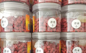 客戶用顆粒機(jī)壓制的顆粒
